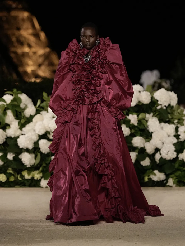 Главное о коллекции Saint Laurent, весна-лето 2026: 5 фактов о лучшем парижском показе - Новости Viled.kz - фото 11