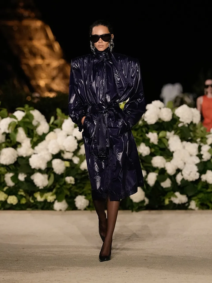Главное о коллекции Saint Laurent, весна-лето 2026: 5 фактов о лучшем парижском показе - Новости Viled.kz - фото 6