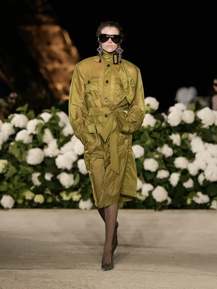 Главное о коллекции Saint Laurent, весна-лето 2026: 5 фактов о лучшем парижском показе - Новости Viled.kz - фото 7