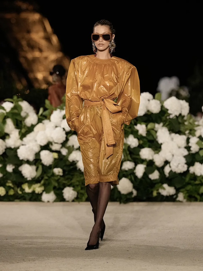 Главное о коллекции Saint Laurent, весна-лето 2026: 5 фактов о лучшем парижском показе - Новости Viled.kz - фото 8